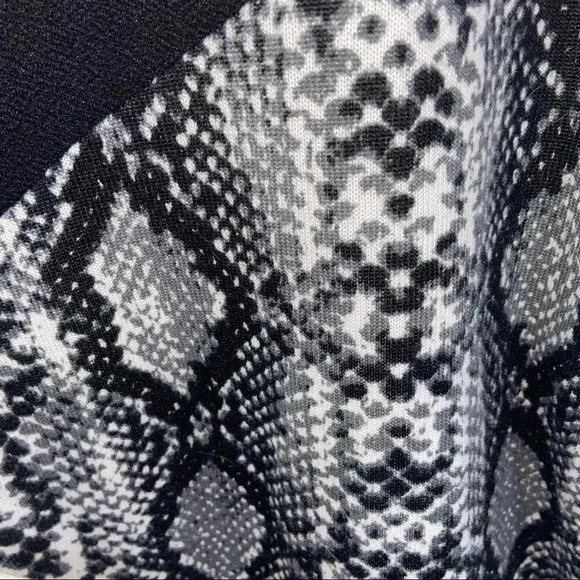 SHEIN LADIES TOP XLG - Picture 4 of 4